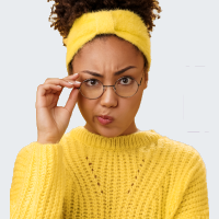 Afbeelding dame in gele trui voor pensioencursus