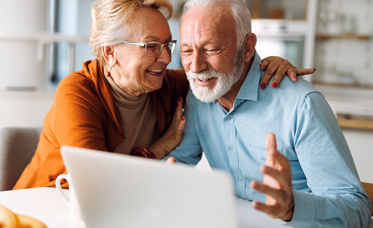 illustratieve-foto-verantwoordingsorgaan-SBZ-man-vrouw-laptop